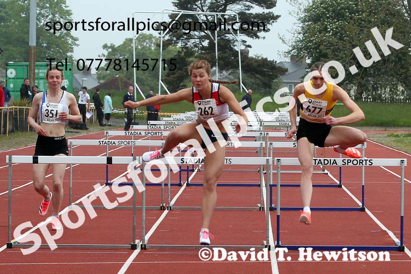 Hurdles, 2021 North East Grand Prix No. 3, Monkton, Wednesday, june 2nd. Photo: David T. Hewitson/Sports for All Pics